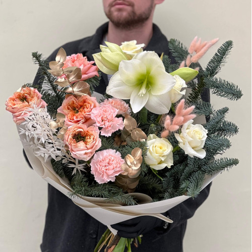 Ніжний зимовий букет з амарилісом «Перший сніг»