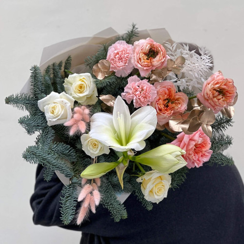 Ніжний зимовий букет з амарилісом «Перший сніг»