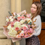 Luxurious bouquet in peach shades with premium Juliet roses «Delicate Clafoutis»