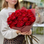 17 піоновидних троянд сорту Coqueta у букеті «Яскрава кокетка»