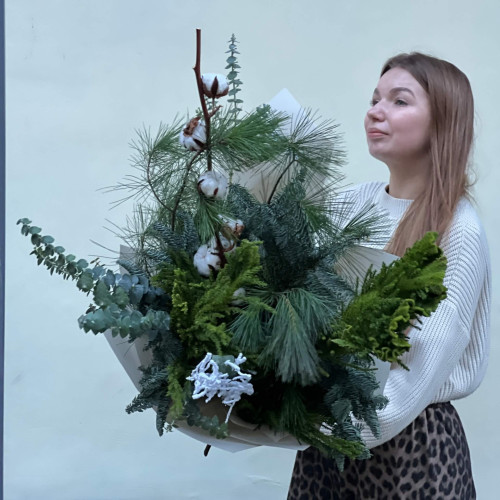 Стійкий букет із різноманітних хвойних «Зимовий затишок»