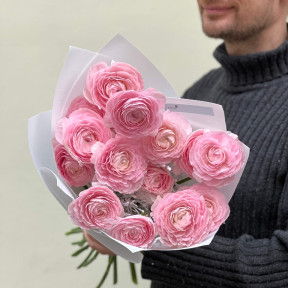 15 рожевих ароматних ранункулюсів Clooney Favola і берк у букеті «Мереживо ніжності»