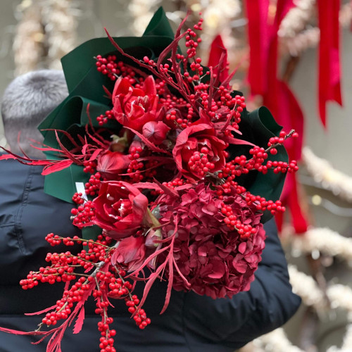 Яскравий букет у червоних відтінках «Зимове полум'я»
