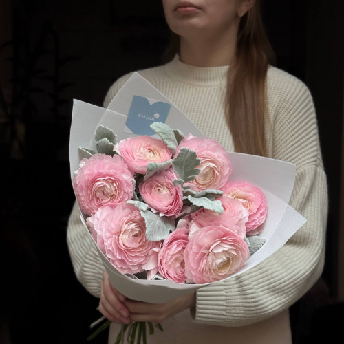 9 ранункулюсів з якобеєю у букеті «Пухнаста зима»