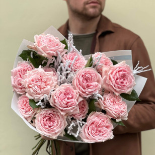 15 півонієвидних троянд Princess Hitomi та берк у букеті «Снігова принцеса»