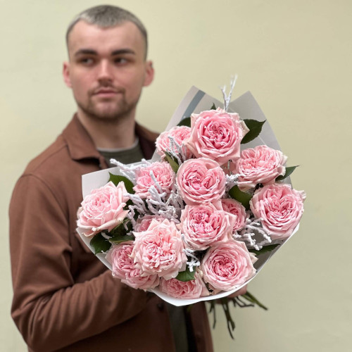 15 півонієвидних троянд Princess Hitomi та берк у букеті «Снігова принцеса»