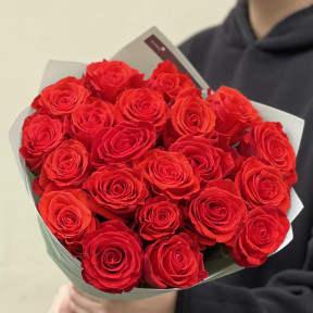 21 троянда сорту Nina у букеті «Делікатна Елегантність»