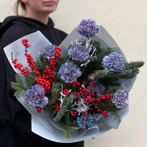 Яскравий зимовий букет з незвичними діантусами «М'яка зима»