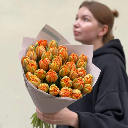 33 піоновидні тюльпани сорту Orange Princess у букеті «Медові сутінки»