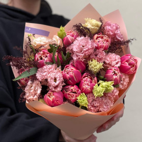 Букет з піоновидними тюльпанами сорту Columbus «Серце в квітах»