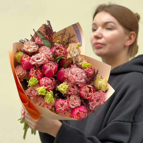Букет з піоновидними тюльпанами сорту Columbus «Серце в квітах»