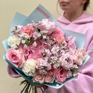 Ніжний букет з півоніями «Заквітчана Ганнуся»