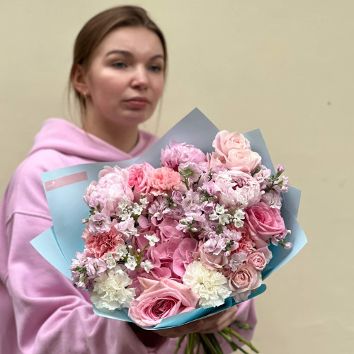 Ніжний букет з півоніями «Заквітчана Ганнуся»