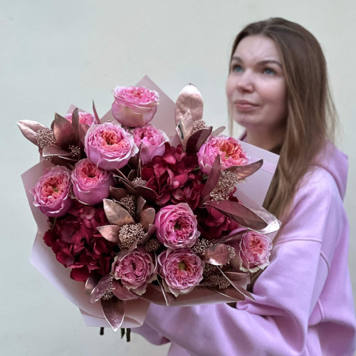 Букет у соковитих відтінках зі скімією бронзового кольору «Вишукана Ганна»