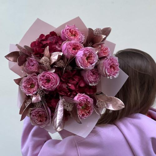 Букет у соковитих відтінках зі скімією бронзового кольору «Вишукана Ганна»