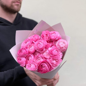 19 рожевих ранункулюсів Rosa у букеті «Романтичні зізнання»