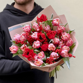 Яскравий букет з тюльпанами Vip Roses та анемонами «Засніжена калина»