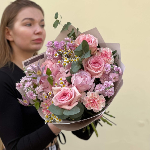 Ніжний букет з півоніями «Ранковий шепіт»