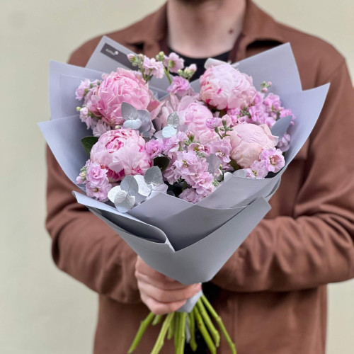 Ароматний букет з півоніями та матіолою «Запашна Симфонія»