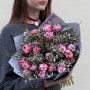 23 заснеженных пионовидных тюльпана от Vip Roses и гениста в букете «Снежное чудо»