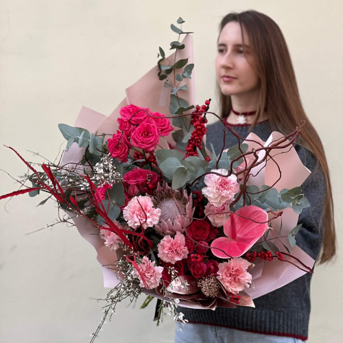 Розкішний об'ємний букет «Малинова примха»