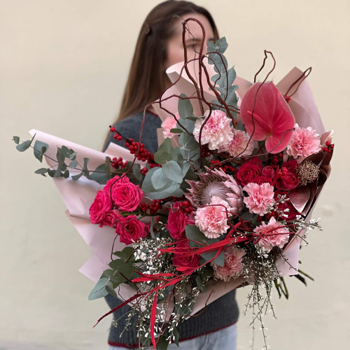 Розкішний об'ємний букет «Малинова примха»