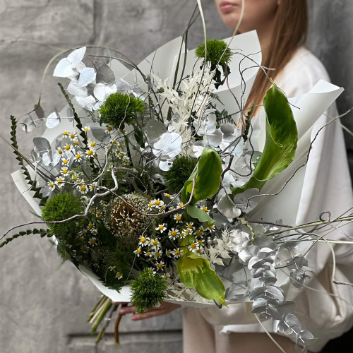 Цікавий букет з каллами та банксією «Холодна екзотика»