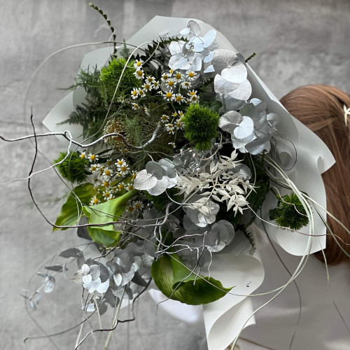 Цікавий букет з каллами та банксією «Холодна екзотика»