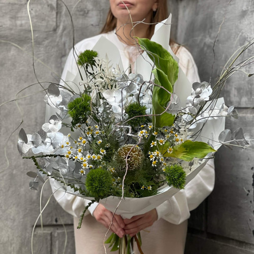 Цікавий букет з каллами та банксією «Холодна екзотика»