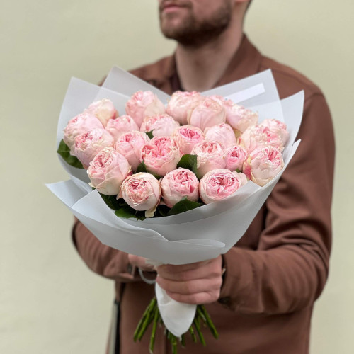 23 роскошные пионовидные розы сорта Mansfield Park у букете «Лепестковая мечта»