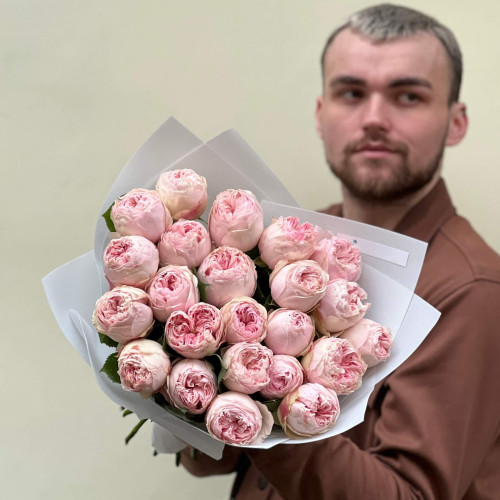 23 роскошные пионовидные розы сорта Mansfield Park у букете «Лепестковая мечта»