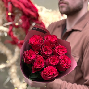 9 червоних троянд Rhodos у букеті «Прояв любові»