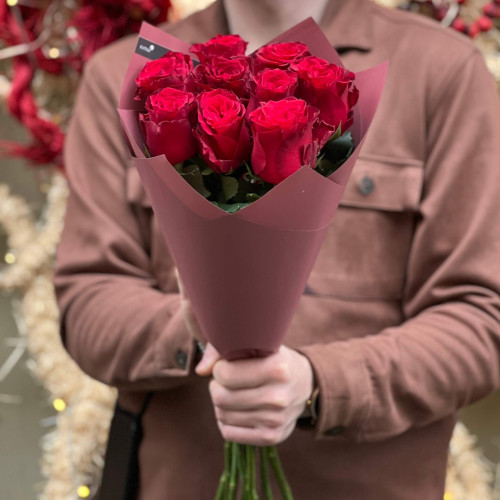 9 червоних троянд Rhodos у букеті «Прояв любові»