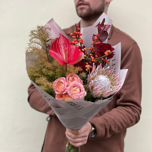 Цікавий букет з екзотичною протеєю «Незвичайна Юлія»