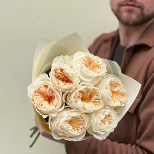 7 півонієвидних троянд сорту Vicky Gardens у букеті «Вишуканість Юлії»