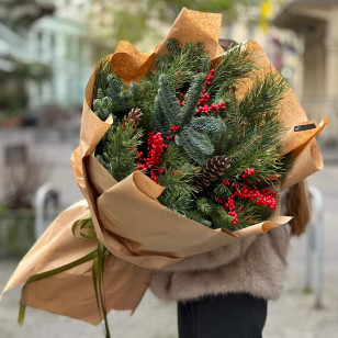 Об'ємний зимовий букет із хвої «Святкова Анастасія»