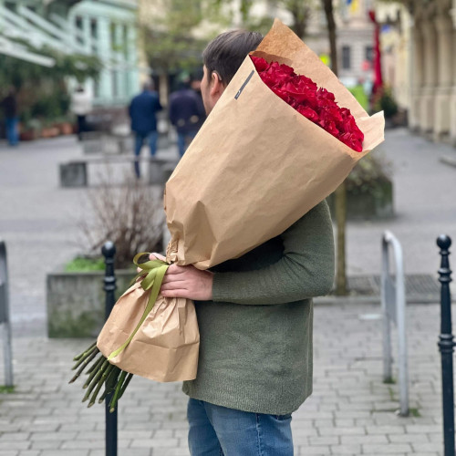 19 троянд Explorer у букеті «Розкішна класика»