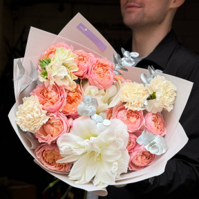 Ніжний букет з гіпеаструмом «Персиковий танець»