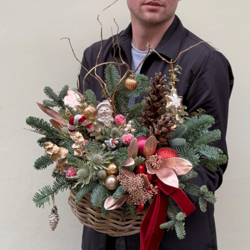 Мила різдвяна композиція у кошику «Лісові друзі»