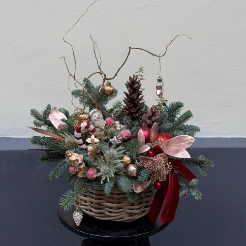 Мила різдвяна композиція у кошику «Лісові друзі»