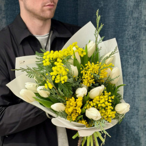 Світлий сонячний букет з тюльпанами та мімозою «Сицилійська весна»
