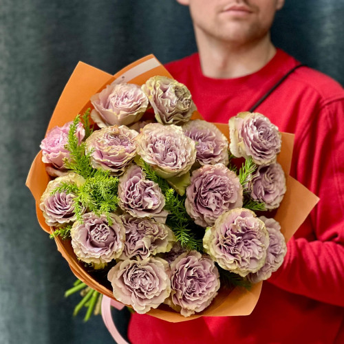 19 незвичайних півонієвидних троянд Brunia у букеті «Лавандове мереживо»