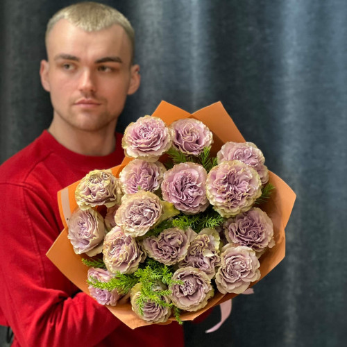 19 незвичайних півонієвидних троянд Brunia у букеті «Лавандове мереживо»