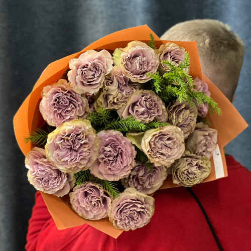19 незвичайних півонієвидних троянд Brunia у букеті «Лавандове мереживо»
