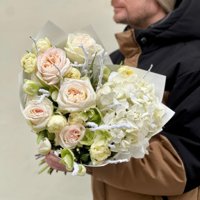 Ніжний букет з піоновидними трояндами White O'Hara «Білий шепіт»