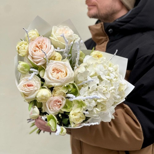 Нежный букет с пионовидными розами White O'Hara «Белый шёпот»