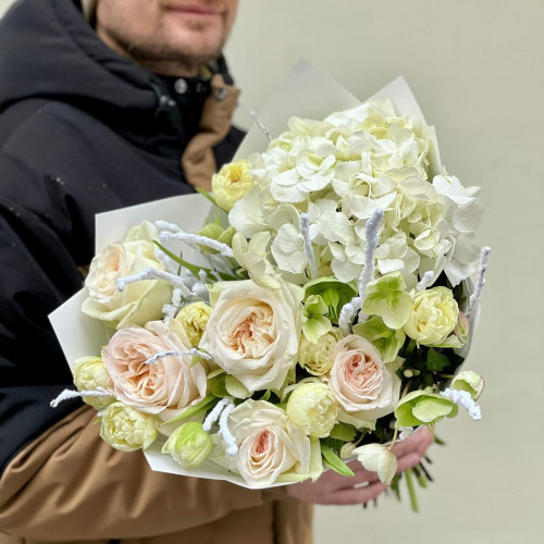 Нежный букет с пионовидными розами White O'Hara «Белый шёпот»