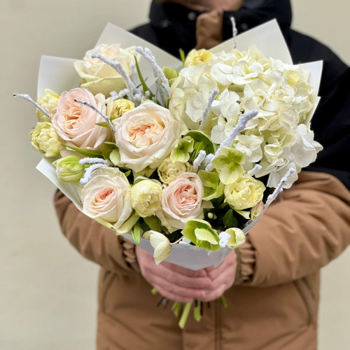 Нежный букет с пионовидными розами White O'Hara «Белый шёпот»