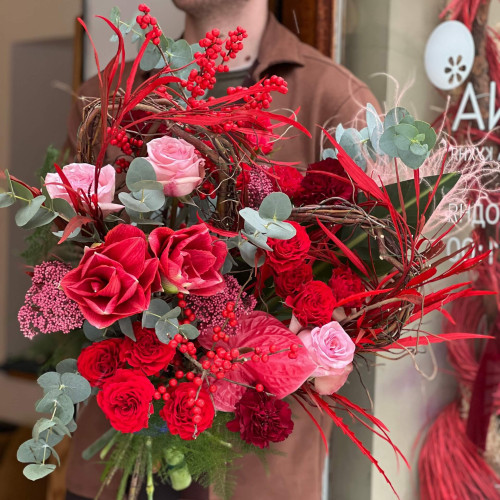 Каркасний букет у формі серця «Закоханий Фенікс»