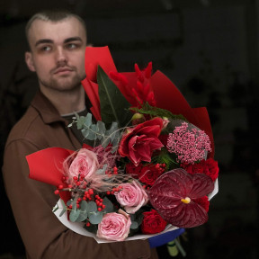 Яскравий букет з амарилісом та півонієвидними трояндами «Відтінки тепла»